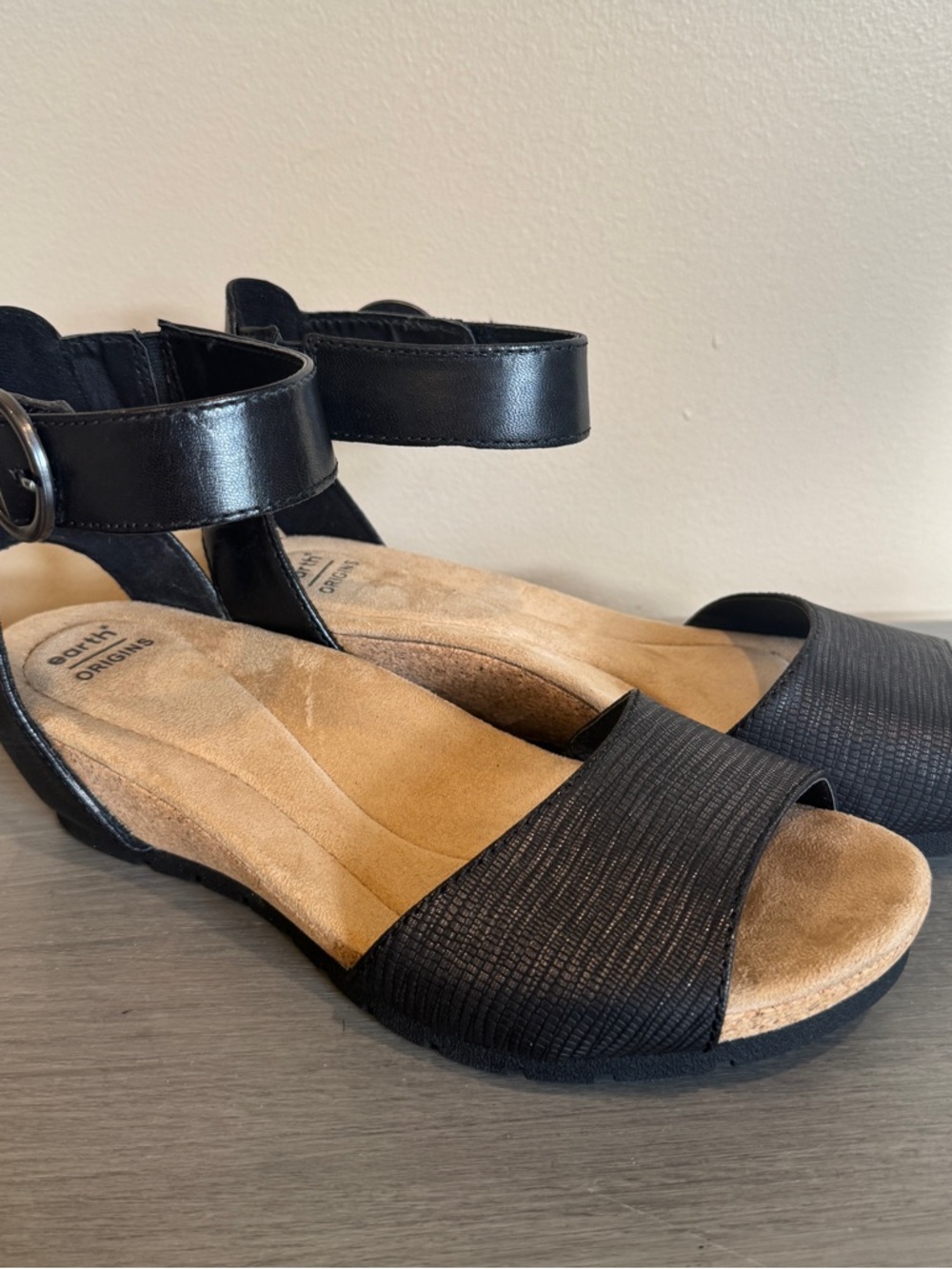 Earth Origins Sandals Womens 9 M Low Wedge Buckle Ankle Strappy Black Leather